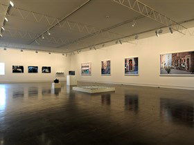 Hugo Michell Gallery - Food Delivery Shop 1