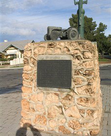 Ferguson Tractor Monument - Food Delivery Shop 2
