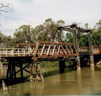 Swan Hill - Murray River Road Bridge - Food Delivery Shop
