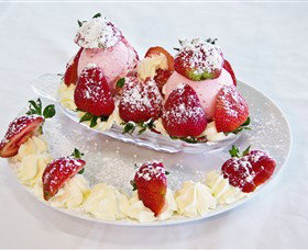 The Big Strawberry - Food Delivery Shop 3