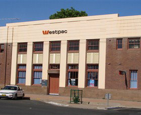 Moree Heritage And Art Deco Guided Walk - Food Delivery Shop 2