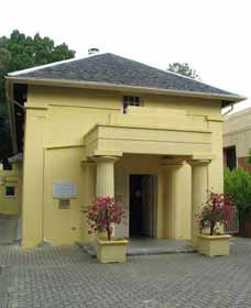 Old Court House Law Museum - Food Delivery Shop 0