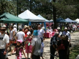 Burleigh Art And Craft Markets - Food Delivery Shop 3