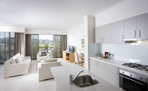 Mercure Kooindah Waters Central Coast - Food Delivery Shop 1