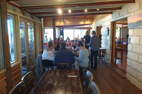 Phillip Island Wine Experience Tour - Food Delivery Shop 7