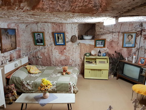 Old Timers Mine & Museum - Self Guided Tour - Food Delivery Shop 2