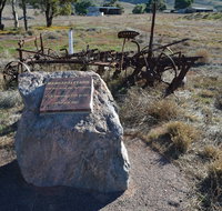 Wangaraleednie Monument  Ruins