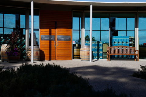 Evans & Tate - Pet Food Australia 4