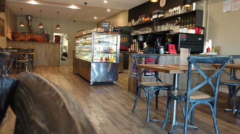 Four Leaves Cafe - Food Delivery Shop 0