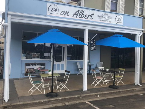 84 On Albert - Pet Food Australia 0