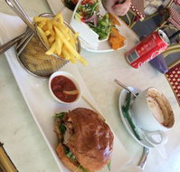 Supreme Bar and Restaurant - Pet Food Australia