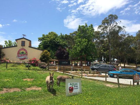 Sherwood Park Orchard Bakery Cafe - Pet Food Australia 0