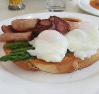 Hughzies Lakeside Brasserie - Pet Food Australia