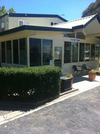 Poplar Caravan Park & Harry's Snack Shack - Food Delivery Shop 0