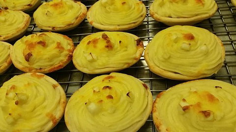 Sutton's Bakery - Pet Food Australia 0