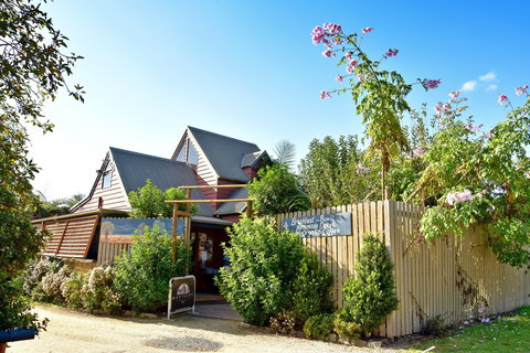 Blue Earth Cafe - Pet Food Australia 2