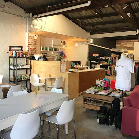 Little Square Garage - Food Delivery Shop 1