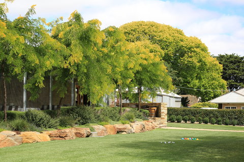 Howard Vineyard - Clover + Stone Resturant - Food Delivery Shop 2