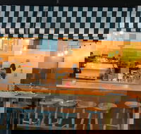 Seven Creeks Hotel - Food Delivery Shop