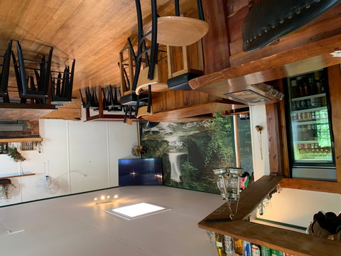 Giants Table Restaurant - Pet Food Australia 0