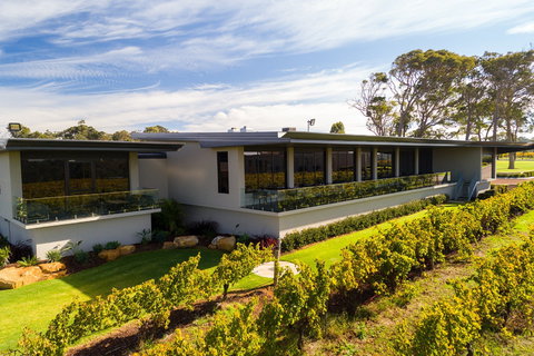 Amelia Park Restaurant - Pet Food Australia 0