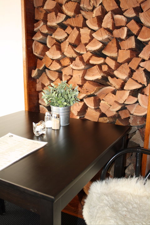 Criterion Bistro Crookwell - Pet Food Australia 1