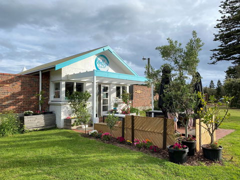 Nelly's At The Pier - Pet Food Australia 0