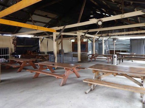 The Clubhouse Hotel - Pet Food Australia 1