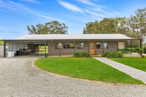 Jaeschkes Hill River Clare Estate - Food Delivery Shop 1