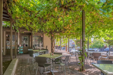 Breakout Brasserie Cafe - Food Delivery Shop 0