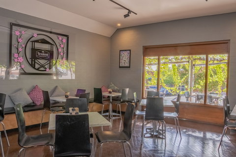 Breakout Brasserie Cafe - Food Delivery Shop 2