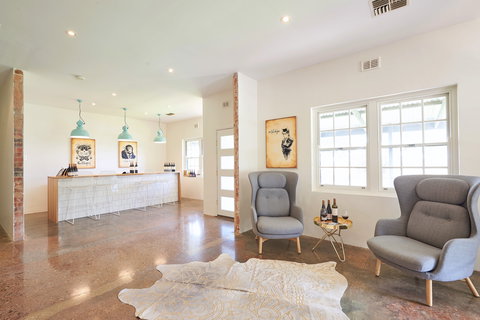 Tomfoolery Wines - Food Delivery Shop 2