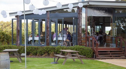 Knee Deep In Margaret River Restaurant - Pet Food Australia 11