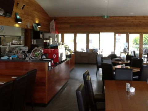 Fat Fish Beachfront Bistro - Food Delivery Shop 3