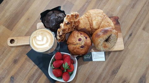 Winky’s On Clarence - Food Delivery Shop 3