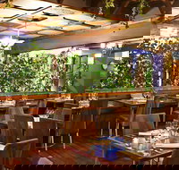 Fins Restaurant - Pet Food Australia