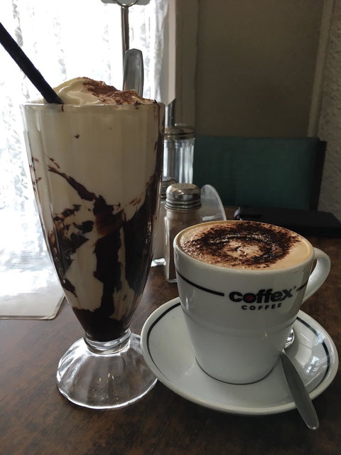 J J's Coffee Lounge - Pet Food Australia 7