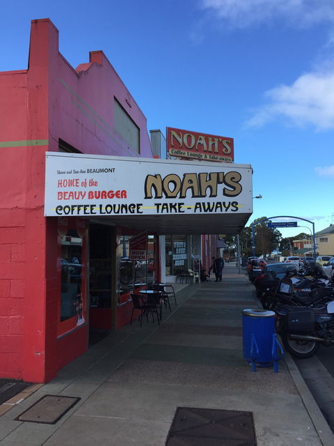Noah's Coffee Lounge & Takeaway - Food Delivery Shop 4