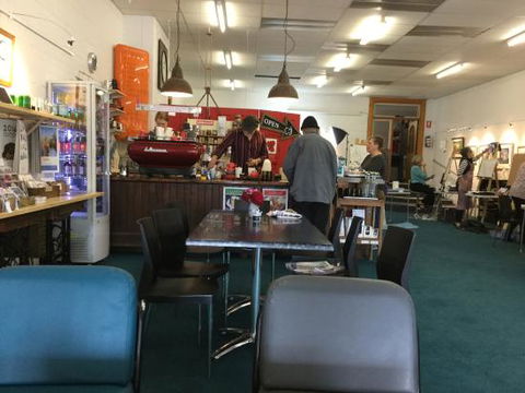 The Crowded Lounge - Food Delivery Shop 0