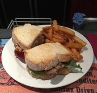 Bull and Bush Tavern - Pet Food Australia