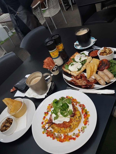 Gourmet Breakfast Cafe - Food Delivery Shop 4