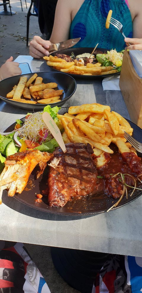 Sueâ€™s Bar And Grill - Food Delivery Shop 2