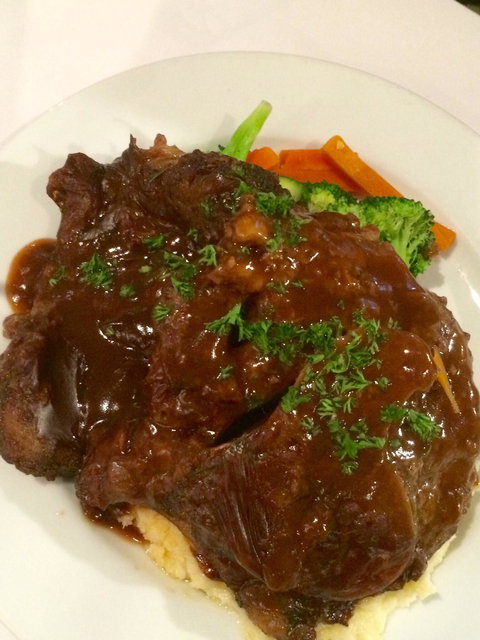 Bistro 75 At The Commonwealth Hotel Roma - Pet Food Australia 3