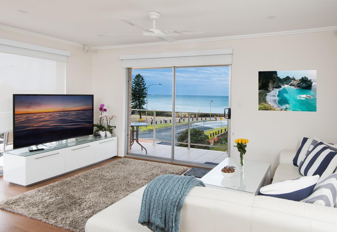 Stylish 3 Bedroom Beachview Apartment Dee Why