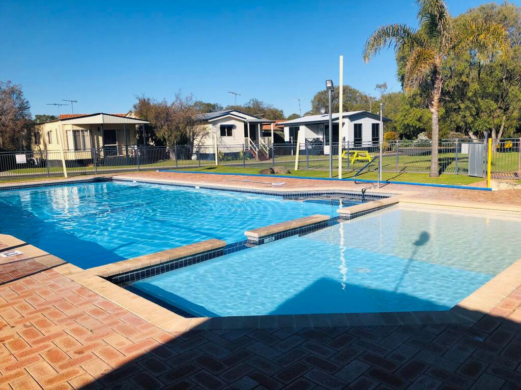 Broadwater Beach Cottage with WiFi Broadwater