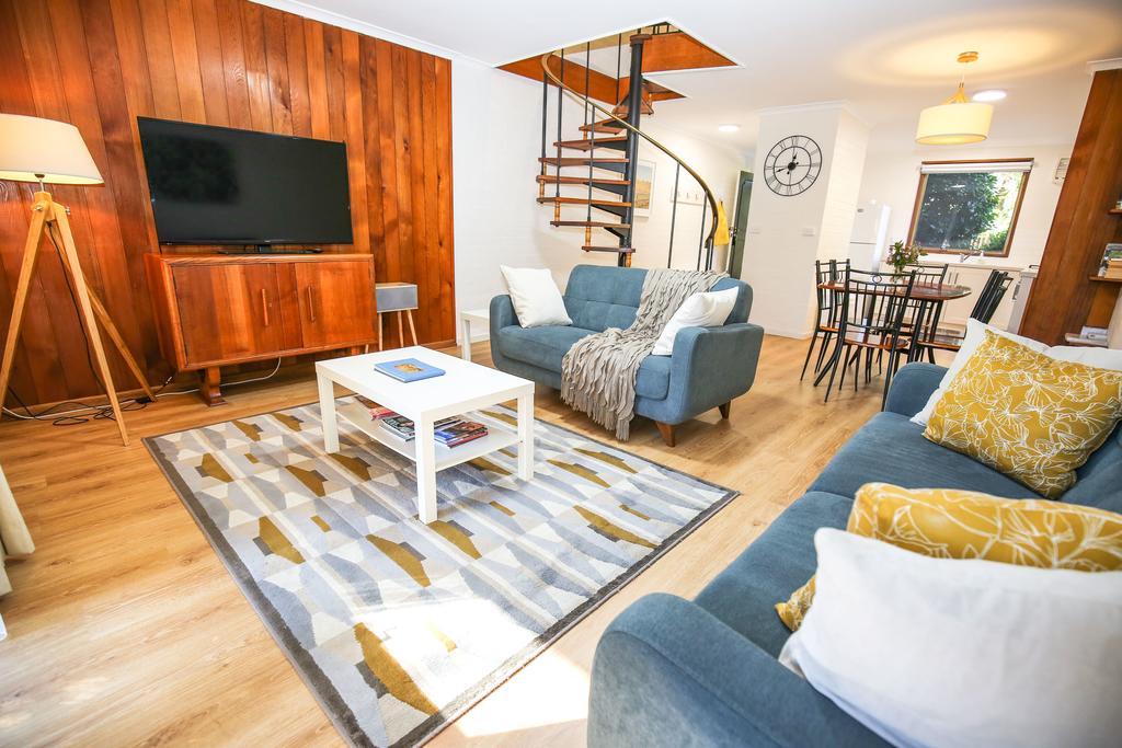 Cedar Holiday Units - Apartment 5 Bright