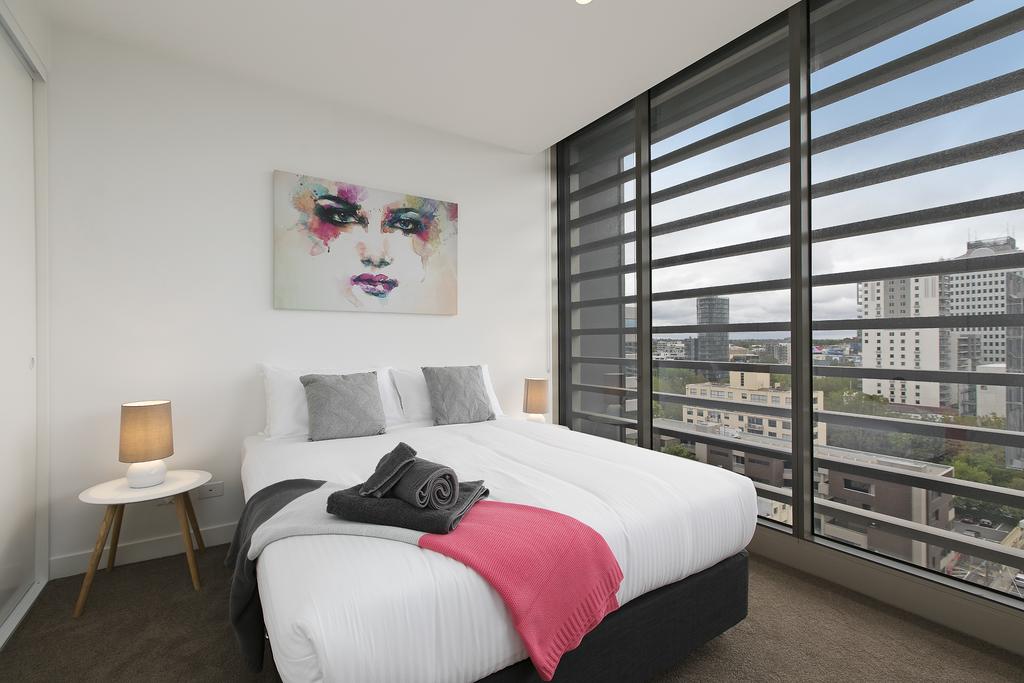 Complete Host Monarc Apartments Melbourne