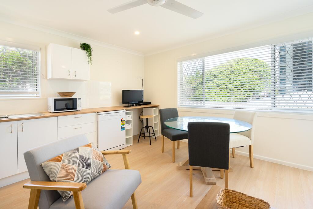 Cozy 1 Bedroom Apartment Minutes From The Beach Main Beach