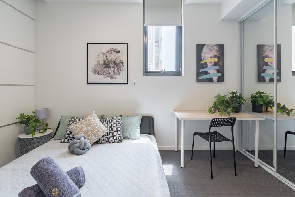 Cozy 2BR Apt 1MinWalkToTrain Bus Shopping Sleeps8 Hurstville