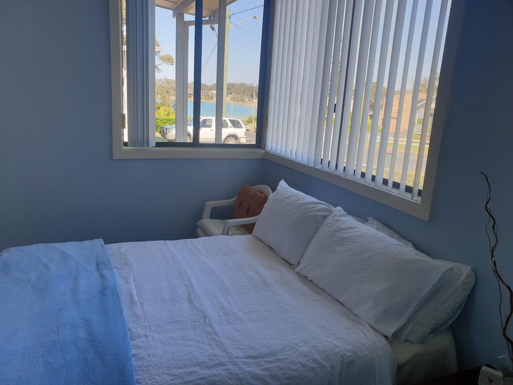 Cozy Beach Weekender Batehaven